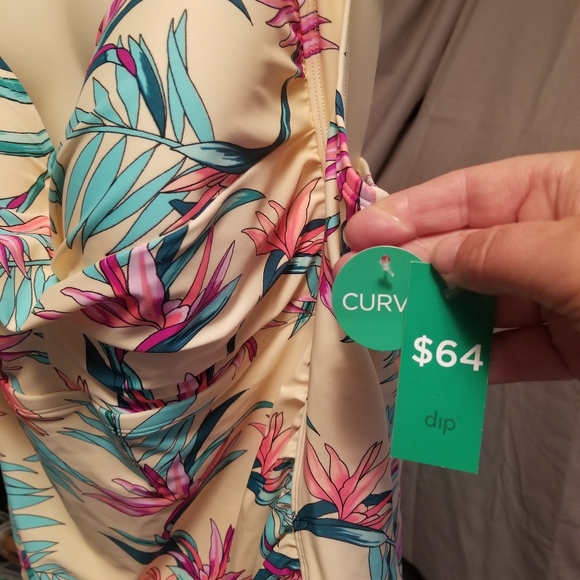 Ladies one piece swim suit with molded bra cups - Picture 2 of 5